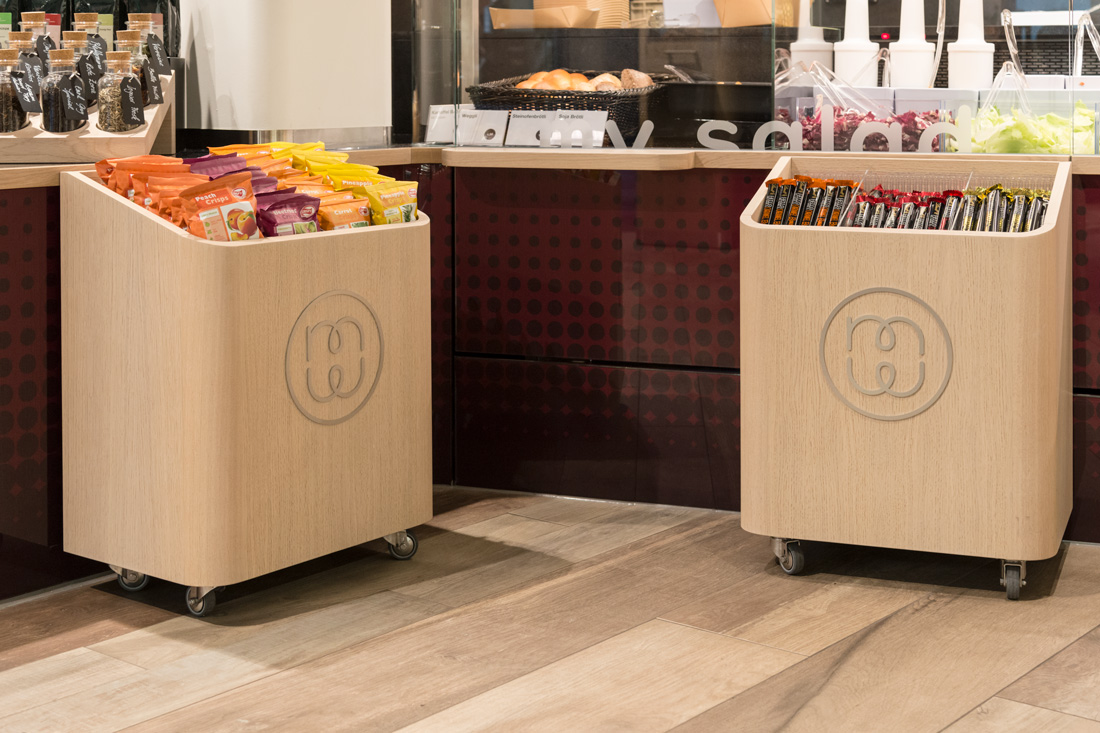 Holz-Rollcontainer mit Logo-Design