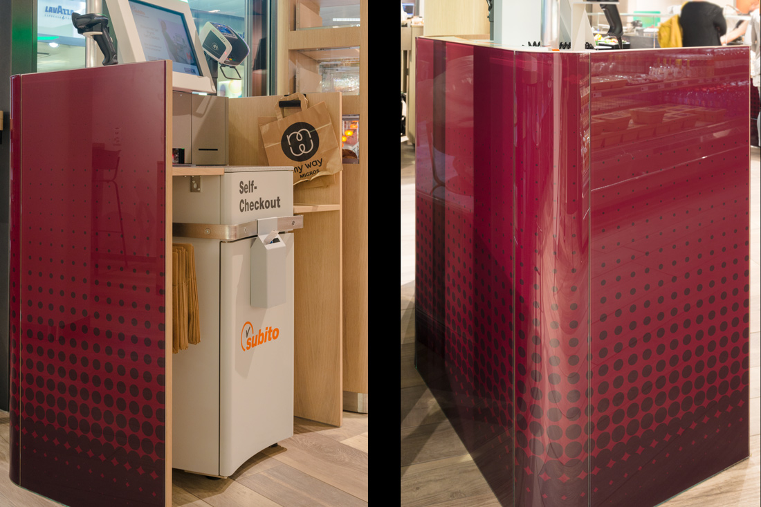 Theke mit rotem Punktmuster