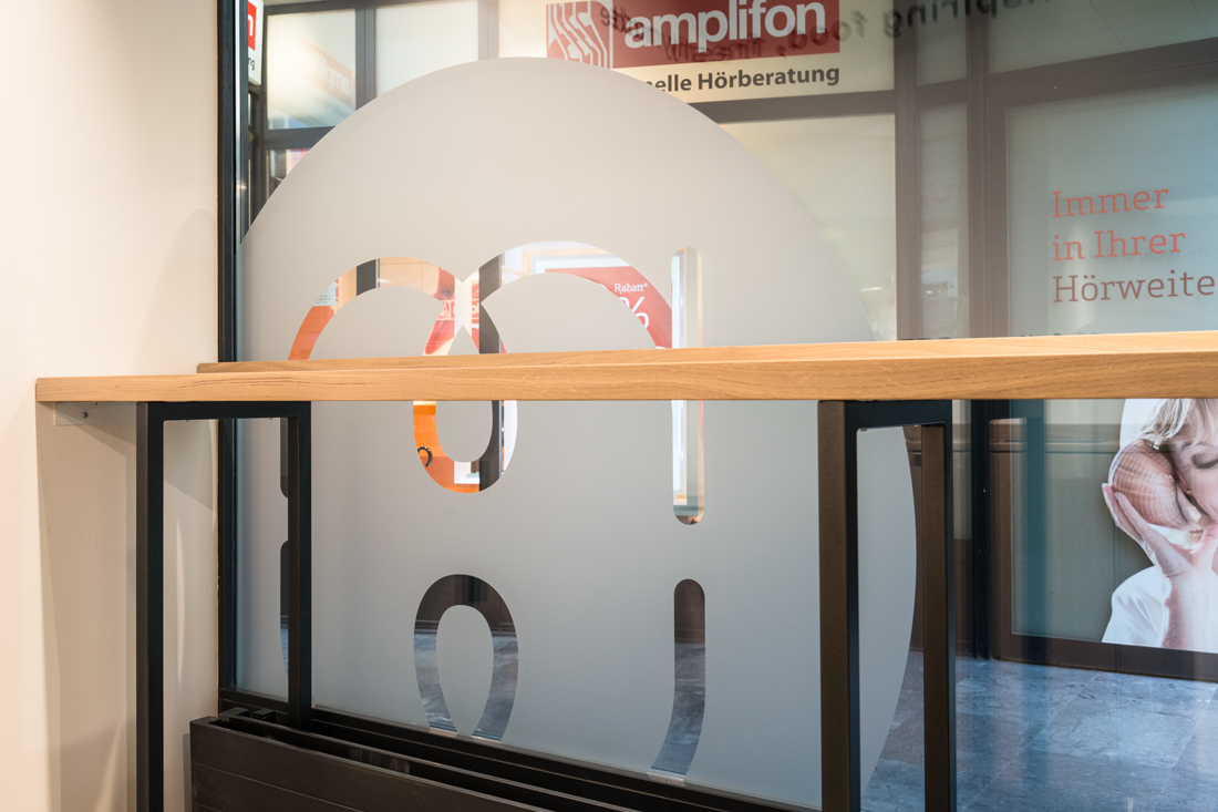 Sichtschutz aus Milchglasfolie für Raumgestaltung Gastronomie