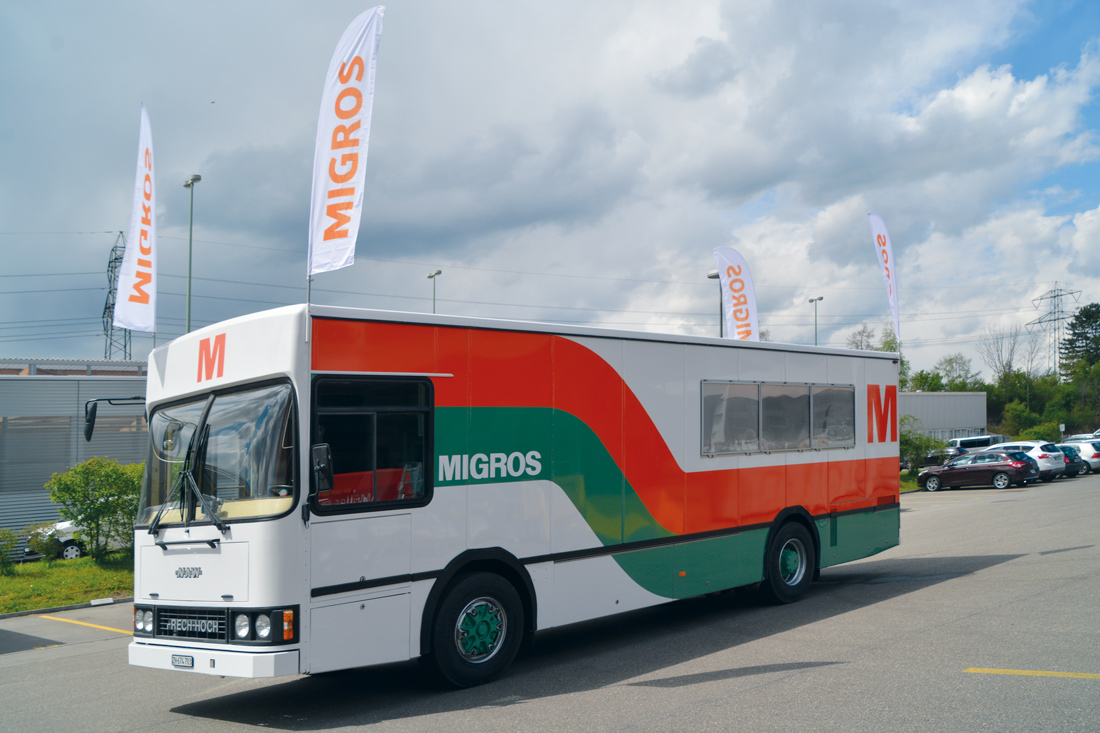 Migros Bus Comeback. Komplexe Fahrzeugbeschriftung