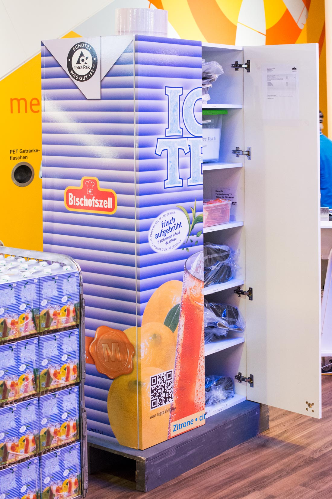 Icetea Schrank Folierter Icetea Schrank