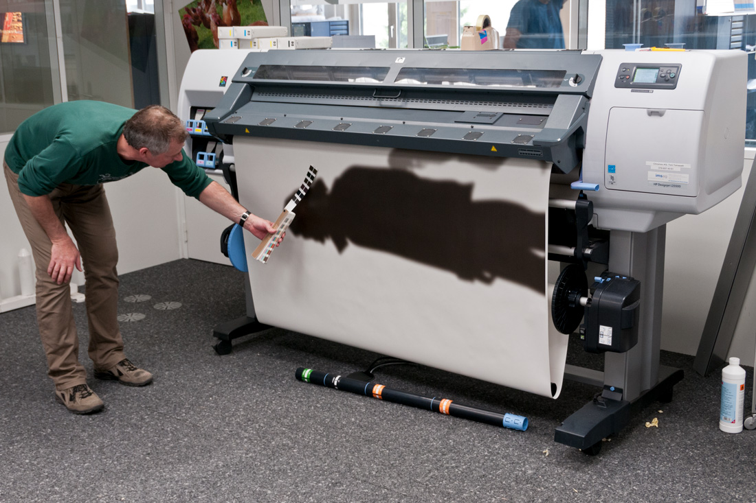Die versierten Spezialisten der Frontwork führten das Projekt mit der neusten Drucktechnologie innert Rekordzeit aus
