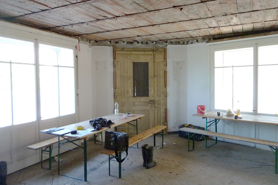 Umbauphase Altbau Sitzungsraum: Fenster fuer mehr Licht im Raum