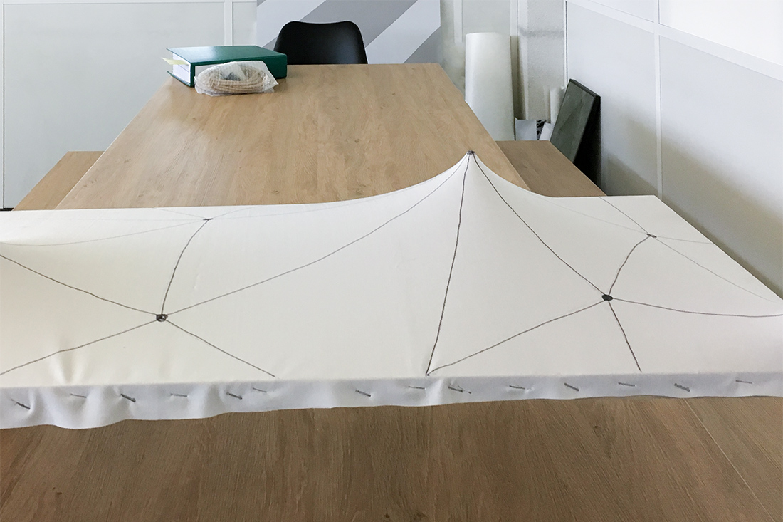 Prototyp mit drei dimensionaler Oberfläche in Prismen-Form