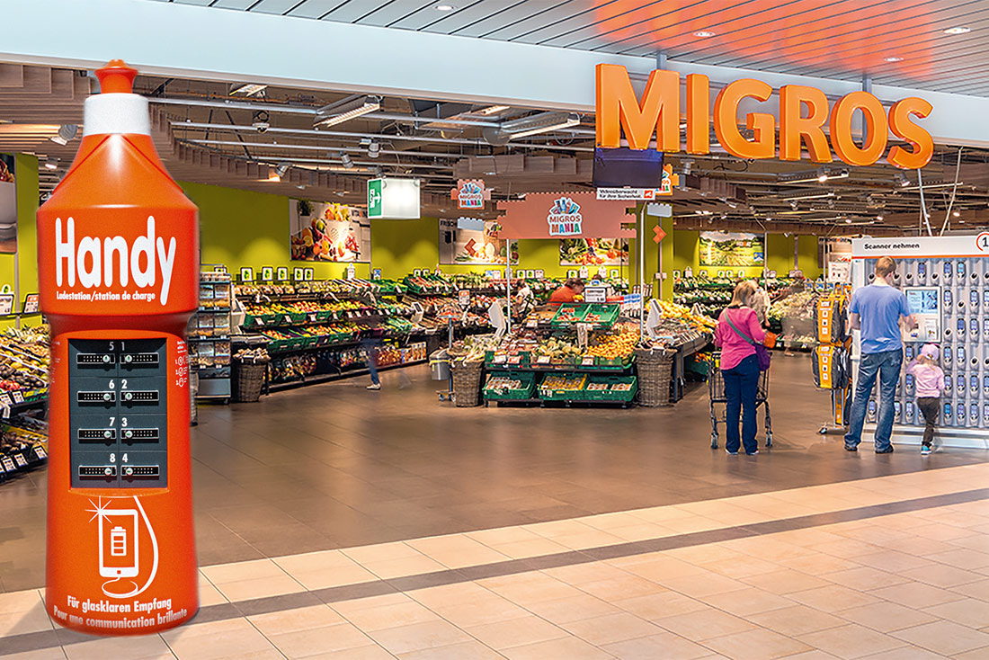 3D XXL-POS: Die Magnum-Handy-Flasche beim Eingang des Migros-Supermarktes